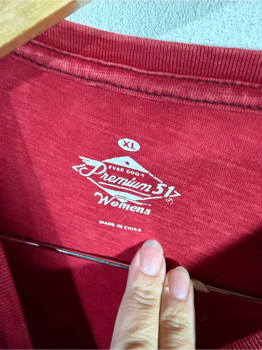 Red Rocks Amphitheater Ladies Tshirt XL - Picture 3 of 3